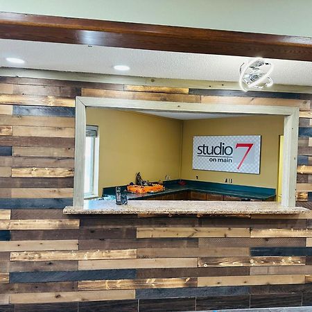 Studio 7 On Main West Fargo Bagian luar foto