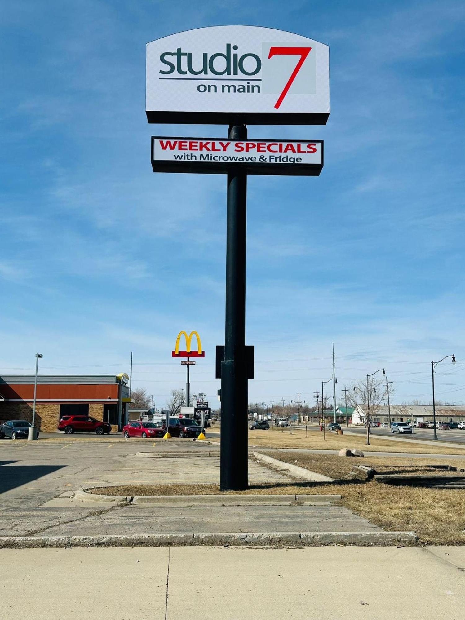 Studio 7 On Main West Fargo Bagian luar foto