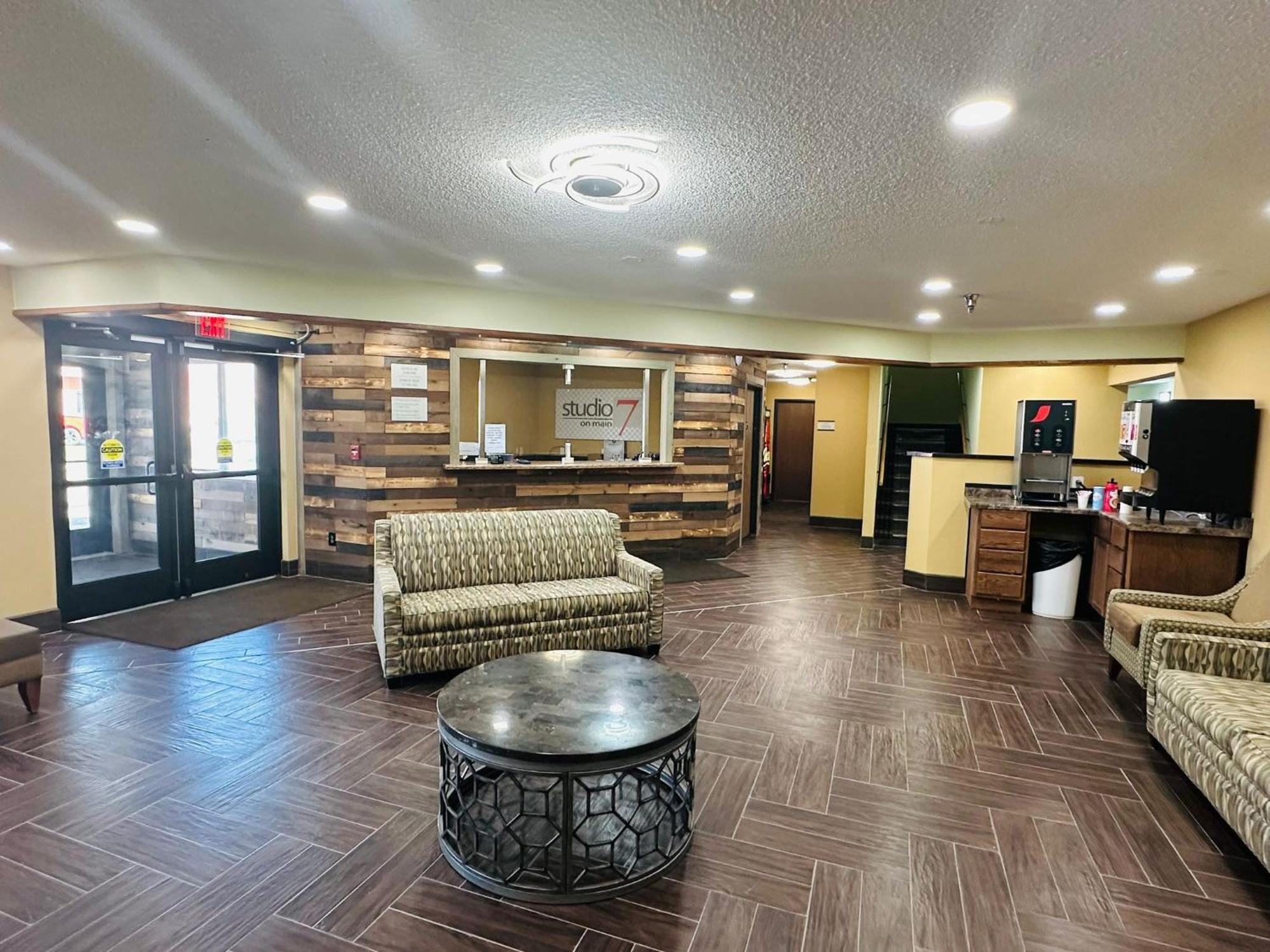 Studio 7 On Main West Fargo Bagian luar foto